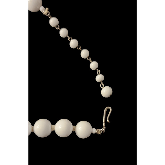 Vintage White Jade & Crystal necklace i& crystal screw back earrings - Picture 8 of 8